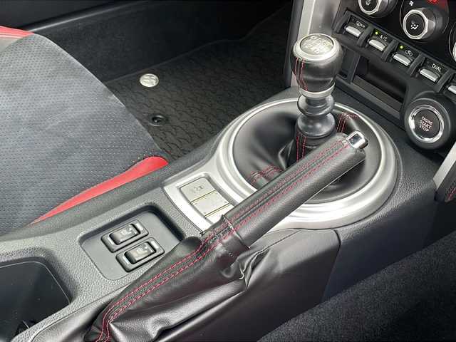 トヨタ ８６ GT リミテッド 岐阜県 2016(平28)年 3.7万km クリスタルブラックシリカ 登録時走行距離36404キロ/純正7インチナビ/フルセグ/バックモニター/ドライブレコーダー/純正フロアマット/純正AW/ハーフレザーシート/オートライト/LEDヘッドライト/エアバック＋サイド/リヤスポイラー/シートヒーター/クルーズコントロール/Bluetooth/ETC/車高調