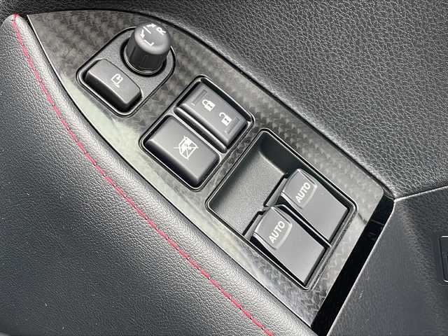 トヨタ ８６ GT リミテッド 岐阜県 2016(平28)年 3.7万km クリスタルブラックシリカ 登録時走行距離36404キロ/純正7インチナビ/フルセグ/バックモニター/ドライブレコーダー/純正フロアマット/純正AW/ハーフレザーシート/オートライト/LEDヘッドライト/エアバック＋サイド/リヤスポイラー/シートヒーター/クルーズコントロール/Bluetooth/ETC/車高調