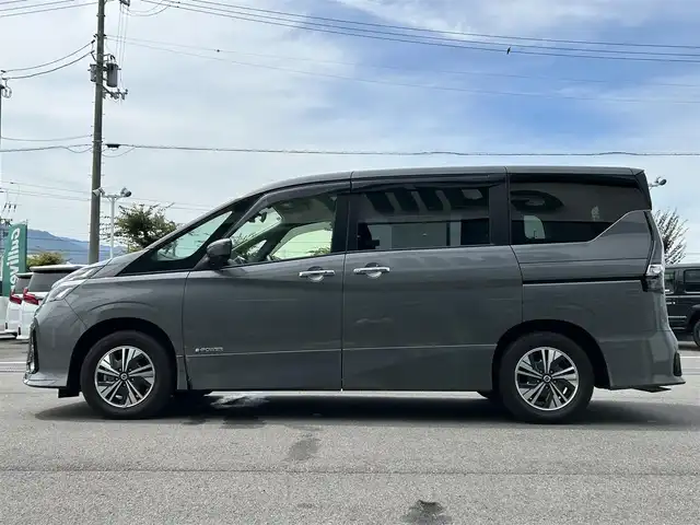 日産 セレナ e－パワー ハイウェイスター V 愛媛県 2020(令2)年 4.5万km ダークメタルグレー 純正7型ナビ/純正11型後席天吊モニター/両側電動スライド/左側ハンズフリースライド/プロパイロット/ブラインドスポットモニター/全周囲カメラ/純正ドライブレコーダー/前席温シート/ステアリングヒーター/ステアリングリモコン/電格ミラー/電動パーキングブレーキ/AutoHold/USB充電/LEDヘッドライト/純正ドアバイザー/現状サマー(純正AW)(195/65/R15)/DUNLOP ENASAVE RV505