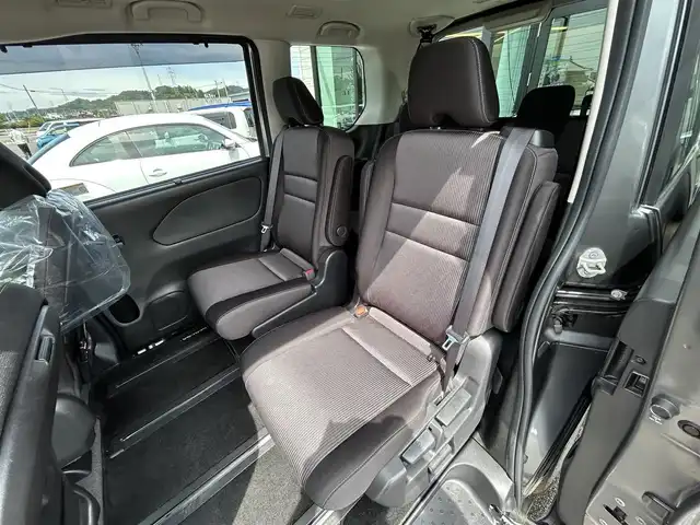 日産 セレナ e－パワー ハイウェイスター V 愛媛県 2020(令2)年 4.5万km ダークメタルグレー 純正7型ナビ/純正11型後席天吊モニター/両側電動スライド/左側ハンズフリースライド/プロパイロット/ブラインドスポットモニター/全周囲カメラ/純正ドライブレコーダー/前席温シート/ステアリングヒーター/ステアリングリモコン/電格ミラー/電動パーキングブレーキ/AutoHold/USB充電/LEDヘッドライト/純正ドアバイザー/現状サマー(純正AW)(195/65/R15)/DUNLOP ENASAVE RV505