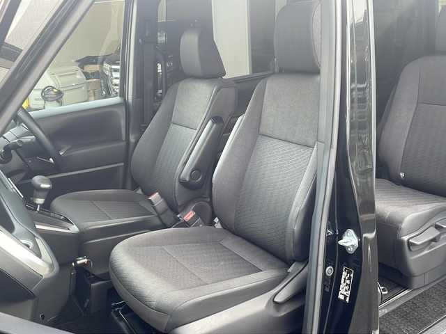 トヨタ ヴォクシー S－G 京都府 2022(令4)年 0.6万km アティチュードブラックマイカ 純正１０．５インチナビ　ＤＶＤ再生　Ｂｌｕｅｔｏｏｔｈオーディオ　フルセグ　バックカメラ　モデリスタフロントエアロ　ＬＥＤヘッドライト　両側パワースライド　ビルトインＥＴＣ　レーダークルーズ　禁煙車