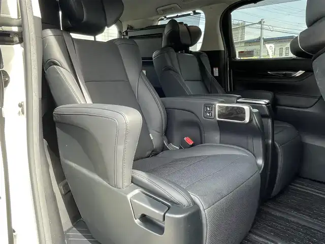 トヨタ ヴェルファイア Z Gエディション 長野県 2019(令1)年 3.4万km ホワイトパールクリスタルシャイン 社外ナビ（FM/AM、CD、DVD、BT、USB）/バックカメラ/フルセグテレビ/クルーズコントロール追従有/ビルトインETC2.0/電動リアゲート/レーンキープアシスト/ALPINEフリップダウンモニター/全席パワーシート/前席シートヒーター/フルモデリスタ/盗難防止装置/衝突軽減システム/前方ドライブレコーダー/純正フロアマット/純正１８AW/後部席サンシェード/前席シートヒーター/前席エアシート/メモリシート/ステアリングヒーター/両側パワースライドドア/前後コーナーセンサー/電動リアゲート/革ステアリング/オットマン/スペアキー（１本）/LEDオートライト/オートマチックハイビーム/ダブルサイドエアバック/カーテンエアバック/カーアロマ/エンジンスターター/保証書、取扱説明書/スペアキー（１本）