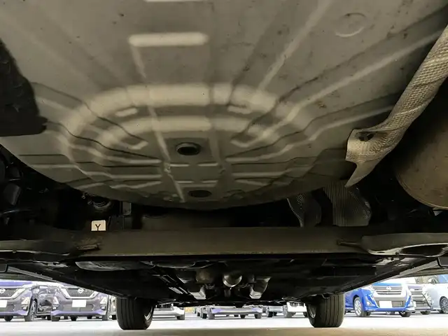 日産 キックス X ツートーンインテリアED 静岡県 2021(令3)年 6.8万km ダークブルー 純正9インチナビ（CD/DVD/BT/フルセグ）/地図SD無し/全方位カメラ/ドライブレコーダー前後/プロパイロット/ステアリングヒーター/デジタルインナーミラー/ETC/USB入力端子/純正フロアマット/純正17インチアルミホイール/合皮シート/D席N席シートヒーター/ルーフレール/ABS/横滑り防止装置/コーナーセンサー前後/レーンキープアシスト/オートライト/LEDヘッドライト/W+サイドエアバッグ/衝突軽減システム/エンジンスタートボタン/パワーステアリング/パワーウィンドウ/アイドリングストップ/スマートキー/オートエアコン