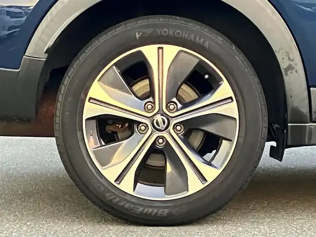 日産 キックス X ツートーンインテリアED 静岡県 2021(令3)年 6.8万km ダークブルー 純正9インチナビ（CD/DVD/BT/フルセグ）/地図SD無し/全方位カメラ/ドライブレコーダー前後/プロパイロット/ステアリングヒーター/デジタルインナーミラー/ETC/USB入力端子/純正フロアマット/純正17インチアルミホイール/合皮シート/D席N席シートヒーター/ルーフレール/ABS/横滑り防止装置/コーナーセンサー前後/レーンキープアシスト/オートライト/LEDヘッドライト/W+サイドエアバッグ/衝突軽減システム/エンジンスタートボタン/パワーステアリング/パワーウィンドウ/アイドリングストップ/スマートキー/オートエアコン