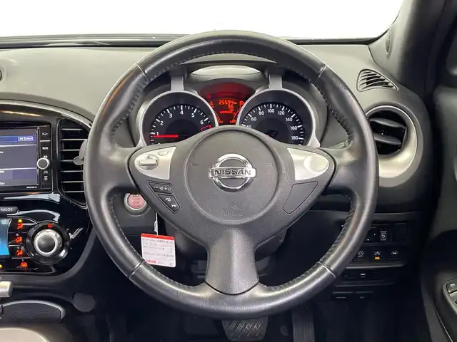 日産 ジューク 15RX Vセレクション 栃木県 2020(令2)年 2.6万km スーパーブラック 純正ナビ/(CD/DVD/フルセグTV/Bluetooth/MSV/SD/AUX)/インテリジェントエマージェンシーブレーキ/・ハイビームアシスト/・車線逸脱警報/全方位カメラ/ETC/前方ドラレコ/禁煙車/オートライト/HIDヘッドライト/横滑り防止装置/フォグランプ/スマートキー/プッシュスタート/アイドリングストップ/ステアリングスイッチ/革巻きステアリング/ウィンカーミラー/電動格納ミラー/純正17インチアルミホイール/純正フロアマット