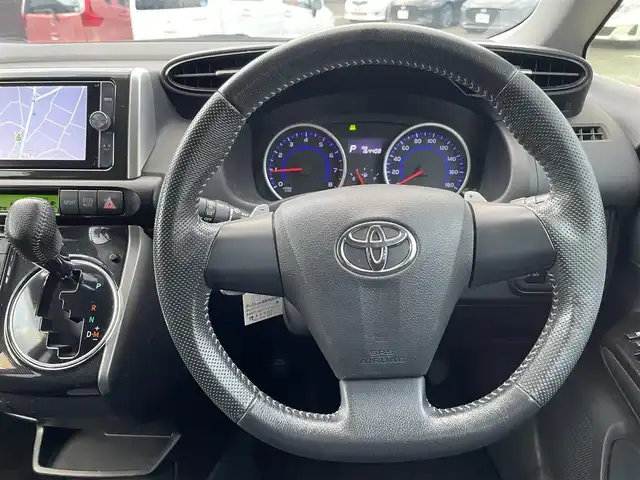 トヨタ ウィッシュ 1．8S 熊本県 2013(平25)年 16.5万km ブラック ワンオーナー/純正ナビ（NSZT-W62G）/【フルセグTV/Bluetooth/CD/DVD】/パドルシフト/オートライト/ウィンカーミラー/純正16インチAW/プッシュスタート/スマートキー/革巻きステアリング/純正フロアマット/ドアバイザー/横滑り防止装置/ABS/盗難防止装置/保証書/取扱説明書