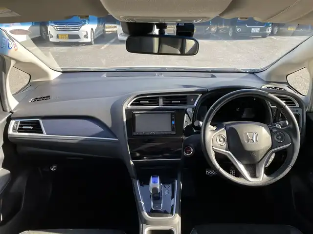 ホンダ シャトル ハイブリッド X スタイルエディション 千葉県 2016(平28)年 3.5万km ホワイトオーキッドパール あんしんパッケージ/・衝突軽減ブレーキ/・サイド＆カーテンエアバッグ/ハーフレザーシート/純正SDナビ【VXM-164VFi】/・CD/DVD/Bluetooth/フルセグTV/バックカメラ/スマートキー/クルーズコントロール/純正LEDヘッドライト/フォグランプ/パドルシフト/社外ドライブレコーダー/ビルトインETC/本革巻きステアリング/ドアバイザー