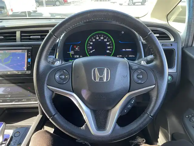 ホンダ シャトル ハイブリッド X スタイルエディション 千葉県 2016(平28)年 3.5万km ホワイトオーキッドパール あんしんパッケージ/・衝突軽減ブレーキ/・サイド＆カーテンエアバッグ/ハーフレザーシート/純正SDナビ【VXM-164VFi】/・CD/DVD/Bluetooth/フルセグTV/バックカメラ/スマートキー/クルーズコントロール/純正LEDヘッドライト/フォグランプ/パドルシフト/社外ドライブレコーダー/ビルトインETC/本革巻きステアリング/ドアバイザー