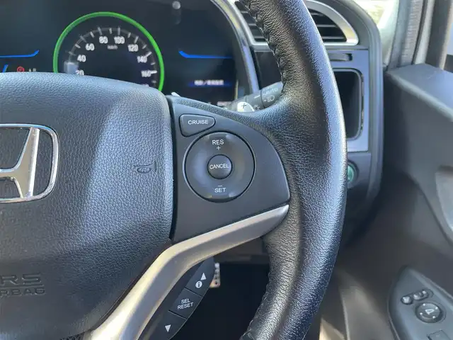 ホンダ シャトル ハイブリッド X スタイルエディション 千葉県 2016(平28)年 3.5万km ホワイトオーキッドパール あんしんパッケージ/・衝突軽減ブレーキ/・サイド＆カーテンエアバッグ/ハーフレザーシート/純正SDナビ【VXM-164VFi】/・CD/DVD/Bluetooth/フルセグTV/バックカメラ/スマートキー/クルーズコントロール/純正LEDヘッドライト/フォグランプ/パドルシフト/社外ドライブレコーダー/ビルトインETC/本革巻きステアリング/ドアバイザー