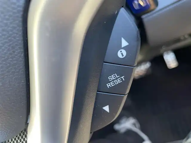 ホンダ シャトル ハイブリッド X スタイルエディション 千葉県 2016(平28)年 3.5万km ホワイトオーキッドパール あんしんパッケージ/・衝突軽減ブレーキ/・サイド＆カーテンエアバッグ/ハーフレザーシート/純正SDナビ【VXM-164VFi】/・CD/DVD/Bluetooth/フルセグTV/バックカメラ/スマートキー/クルーズコントロール/純正LEDヘッドライト/フォグランプ/パドルシフト/社外ドライブレコーダー/ビルトインETC/本革巻きステアリング/ドアバイザー