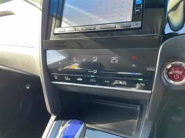 ホンダ シャトル ハイブリッド X スタイルエディション 千葉県 2016(平28)年 3.5万km ホワイトオーキッドパール あんしんパッケージ/・衝突軽減ブレーキ/・サイド＆カーテンエアバッグ/ハーフレザーシート/純正SDナビ【VXM-164VFi】/・CD/DVD/Bluetooth/フルセグTV/バックカメラ/スマートキー/クルーズコントロール/純正LEDヘッドライト/フォグランプ/パドルシフト/社外ドライブレコーダー/ビルトインETC/本革巻きステアリング/ドアバイザー