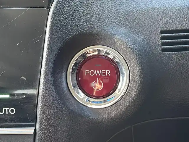 ホンダ シャトル ハイブリッド X スタイルエディション 千葉県 2016(平28)年 3.5万km ホワイトオーキッドパール あんしんパッケージ/・衝突軽減ブレーキ/・サイド＆カーテンエアバッグ/ハーフレザーシート/純正SDナビ【VXM-164VFi】/・CD/DVD/Bluetooth/フルセグTV/バックカメラ/スマートキー/クルーズコントロール/純正LEDヘッドライト/フォグランプ/パドルシフト/社外ドライブレコーダー/ビルトインETC/本革巻きステアリング/ドアバイザー