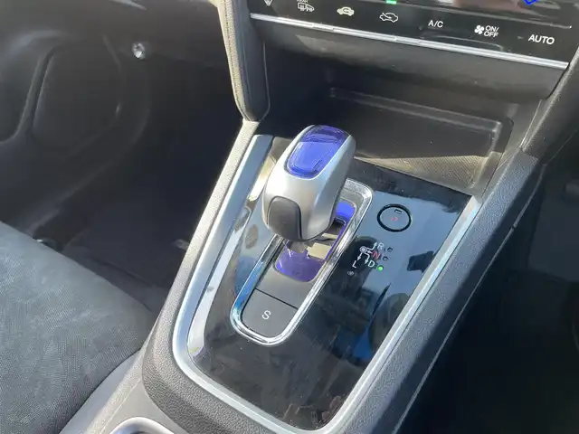 ホンダ シャトル ハイブリッド X スタイルエディション 千葉県 2016(平28)年 3.5万km ホワイトオーキッドパール あんしんパッケージ/・衝突軽減ブレーキ/・サイド＆カーテンエアバッグ/ハーフレザーシート/純正SDナビ【VXM-164VFi】/・CD/DVD/Bluetooth/フルセグTV/バックカメラ/スマートキー/クルーズコントロール/純正LEDヘッドライト/フォグランプ/パドルシフト/社外ドライブレコーダー/ビルトインETC/本革巻きステアリング/ドアバイザー