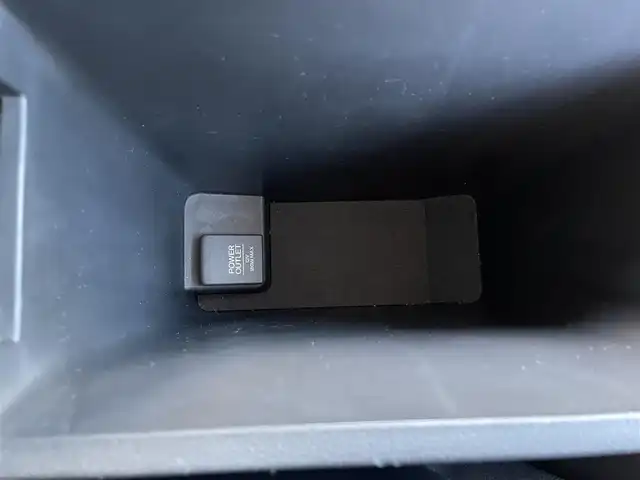 ホンダ シャトル ハイブリッド X スタイルエディション 千葉県 2016(平28)年 3.5万km ホワイトオーキッドパール あんしんパッケージ/・衝突軽減ブレーキ/・サイド＆カーテンエアバッグ/ハーフレザーシート/純正SDナビ【VXM-164VFi】/・CD/DVD/Bluetooth/フルセグTV/バックカメラ/スマートキー/クルーズコントロール/純正LEDヘッドライト/フォグランプ/パドルシフト/社外ドライブレコーダー/ビルトインETC/本革巻きステアリング/ドアバイザー