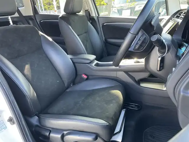 ホンダ シャトル ハイブリッド X スタイルエディション 千葉県 2016(平28)年 3.5万km ホワイトオーキッドパール あんしんパッケージ/・衝突軽減ブレーキ/・サイド＆カーテンエアバッグ/ハーフレザーシート/純正SDナビ【VXM-164VFi】/・CD/DVD/Bluetooth/フルセグTV/バックカメラ/スマートキー/クルーズコントロール/純正LEDヘッドライト/フォグランプ/パドルシフト/社外ドライブレコーダー/ビルトインETC/本革巻きステアリング/ドアバイザー