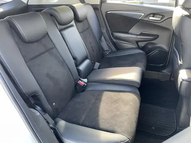 ホンダ シャトル ハイブリッド X スタイルエディション 千葉県 2016(平28)年 3.5万km ホワイトオーキッドパール あんしんパッケージ/・衝突軽減ブレーキ/・サイド＆カーテンエアバッグ/ハーフレザーシート/純正SDナビ【VXM-164VFi】/・CD/DVD/Bluetooth/フルセグTV/バックカメラ/スマートキー/クルーズコントロール/純正LEDヘッドライト/フォグランプ/パドルシフト/社外ドライブレコーダー/ビルトインETC/本革巻きステアリング/ドアバイザー