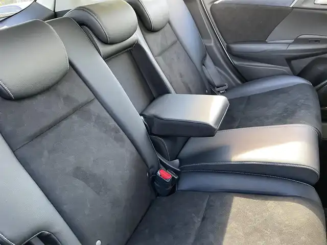 ホンダ シャトル ハイブリッド X スタイルエディション 千葉県 2016(平28)年 3.5万km ホワイトオーキッドパール あんしんパッケージ/・衝突軽減ブレーキ/・サイド＆カーテンエアバッグ/ハーフレザーシート/純正SDナビ【VXM-164VFi】/・CD/DVD/Bluetooth/フルセグTV/バックカメラ/スマートキー/クルーズコントロール/純正LEDヘッドライト/フォグランプ/パドルシフト/社外ドライブレコーダー/ビルトインETC/本革巻きステアリング/ドアバイザー