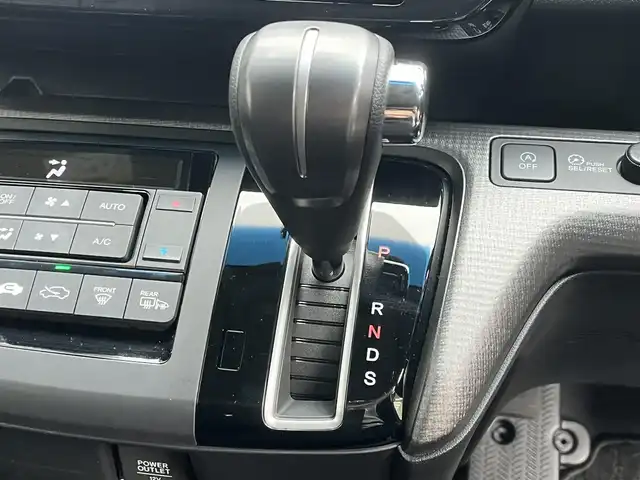 ホンダ ステップワゴン スパーダ ホンダセンシング 滋賀県 2020(令2)年 4.8万km プレミアムスパークルブラックパール 純正９インチナビ/Bluetooth/USB/CD/DVD/フルセグ/前後ドラレコ/ホンダセンシング/追従クルーズコントロール/MTモード付AT/オートライト/LEDヘッドライト/バックカメラ/両側電動スライド/ウォークスルー/フリップダウンモニター/ビルトインETC2.0/プッシュスタート/スマートキー/ステアリングリモコン/ワクワクゲート