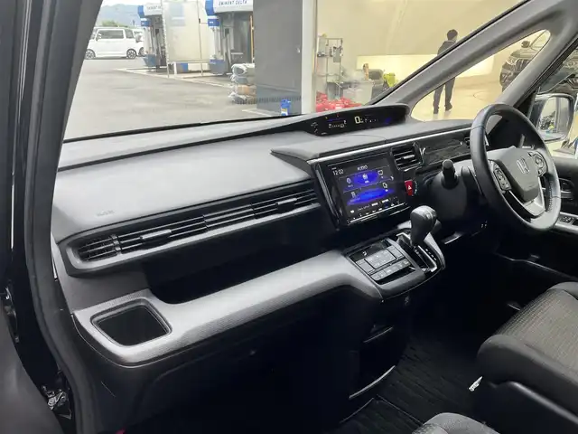 ホンダ ステップワゴン スパーダ ホンダセンシング 滋賀県 2020(令2)年 4.8万km プレミアムスパークルブラックパール 純正９インチナビ/Bluetooth/USB/CD/DVD/フルセグ/前後ドラレコ/ホンダセンシング/追従クルーズコントロール/MTモード付AT/オートライト/LEDヘッドライト/バックカメラ/両側電動スライド/ウォークスルー/フリップダウンモニター/ビルトインETC2.0/プッシュスタート/スマートキー/ステアリングリモコン/ワクワクゲート