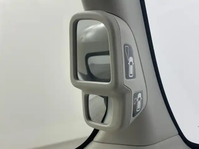 ホンダ Ｎ ＢＯＸ G L ターボ ホンダセンシング 大分県 2019(令1)年 3.7万km プレミアムアイボリーパールⅡ ホンダセンシング/・衝突軽減ブレーキ(CMBS)/・誤発進抑制機能/・後方誤発進抑制機能/・歩行者事故低減ステアリング/・路外逸脱抑制機能/・ACC(アダプティブクルーズコントロール)/・LKAS(車線維持支援システム)/・オートハイビーム/・先行車発進お知らせ機能/・標識認識機能/純正8型ナビ　型式：VXU-195NBi/【フルセグTV、DVD再生可、BT対応、USB】/ステアリングスイッチ/バックカメラ/両側電動スライドドア/ビルトインETC/純正ドライブレコーダー/パドルシフト/アイドリングストップ/横滑り防止装置/電動格納ミラー/純正フロアマット/オートライト/LEDヘッドライト/社外14インチアルミホイール