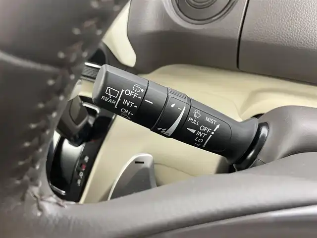 ホンダ Ｎ ＢＯＸ G L ターボ ホンダセンシング 大分県 2019(令1)年 3.7万km プレミアムアイボリーパールⅡ ホンダセンシング/・衝突軽減ブレーキ(CMBS)/・誤発進抑制機能/・後方誤発進抑制機能/・歩行者事故低減ステアリング/・路外逸脱抑制機能/・ACC(アダプティブクルーズコントロール)/・LKAS(車線維持支援システム)/・オートハイビーム/・先行車発進お知らせ機能/・標識認識機能/純正8型ナビ　型式：VXU-195NBi/【フルセグTV、DVD再生可、BT対応、USB】/ステアリングスイッチ/バックカメラ/両側電動スライドドア/ビルトインETC/純正ドライブレコーダー/パドルシフト/アイドリングストップ/横滑り防止装置/電動格納ミラー/純正フロアマット/オートライト/LEDヘッドライト/社外14インチアルミホイール