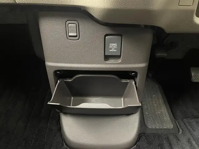 ホンダ Ｎ ＢＯＸ G L ターボ ホンダセンシング 大分県 2019(令1)年 3.7万km プレミアムアイボリーパールⅡ ホンダセンシング/・衝突軽減ブレーキ(CMBS)/・誤発進抑制機能/・後方誤発進抑制機能/・歩行者事故低減ステアリング/・路外逸脱抑制機能/・ACC(アダプティブクルーズコントロール)/・LKAS(車線維持支援システム)/・オートハイビーム/・先行車発進お知らせ機能/・標識認識機能/純正8型ナビ　型式：VXU-195NBi/【フルセグTV、DVD再生可、BT対応、USB】/ステアリングスイッチ/バックカメラ/両側電動スライドドア/ビルトインETC/純正ドライブレコーダー/パドルシフト/アイドリングストップ/横滑り防止装置/電動格納ミラー/純正フロアマット/オートライト/LEDヘッドライト/社外14インチアルミホイール