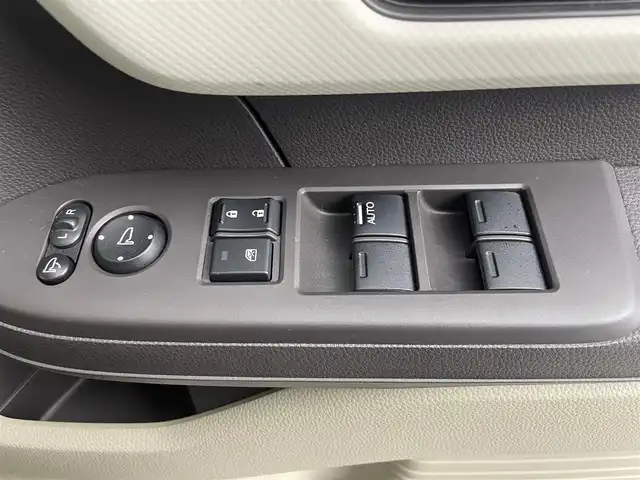 ホンダ Ｎ ＢＯＸ G L ターボ ホンダセンシング 大分県 2019(令1)年 3.7万km プレミアムアイボリーパールⅡ ホンダセンシング/・衝突軽減ブレーキ(CMBS)/・誤発進抑制機能/・後方誤発進抑制機能/・歩行者事故低減ステアリング/・路外逸脱抑制機能/・ACC(アダプティブクルーズコントロール)/・LKAS(車線維持支援システム)/・オートハイビーム/・先行車発進お知らせ機能/・標識認識機能/純正8型ナビ　型式：VXU-195NBi/【フルセグTV、DVD再生可、BT対応、USB】/ステアリングスイッチ/バックカメラ/両側電動スライドドア/ビルトインETC/純正ドライブレコーダー/パドルシフト/アイドリングストップ/横滑り防止装置/電動格納ミラー/純正フロアマット/オートライト/LEDヘッドライト/社外14インチアルミホイール