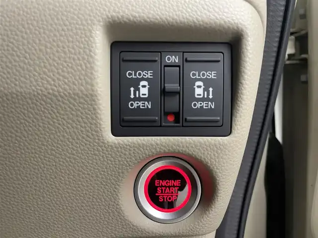 ホンダ Ｎ ＢＯＸ G L ターボ ホンダセンシング 大分県 2019(令1)年 3.7万km プレミアムアイボリーパールⅡ ホンダセンシング/・衝突軽減ブレーキ(CMBS)/・誤発進抑制機能/・後方誤発進抑制機能/・歩行者事故低減ステアリング/・路外逸脱抑制機能/・ACC(アダプティブクルーズコントロール)/・LKAS(車線維持支援システム)/・オートハイビーム/・先行車発進お知らせ機能/・標識認識機能/純正8型ナビ　型式：VXU-195NBi/【フルセグTV、DVD再生可、BT対応、USB】/ステアリングスイッチ/バックカメラ/両側電動スライドドア/ビルトインETC/純正ドライブレコーダー/パドルシフト/アイドリングストップ/横滑り防止装置/電動格納ミラー/純正フロアマット/オートライト/LEDヘッドライト/社外14インチアルミホイール