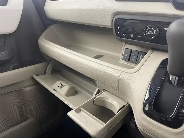 ホンダ Ｎ ＢＯＸ G L ターボ ホンダセンシング 大分県 2019(令1)年 3.7万km プレミアムアイボリーパールⅡ ホンダセンシング/・衝突軽減ブレーキ(CMBS)/・誤発進抑制機能/・後方誤発進抑制機能/・歩行者事故低減ステアリング/・路外逸脱抑制機能/・ACC(アダプティブクルーズコントロール)/・LKAS(車線維持支援システム)/・オートハイビーム/・先行車発進お知らせ機能/・標識認識機能/純正8型ナビ　型式：VXU-195NBi/【フルセグTV、DVD再生可、BT対応、USB】/ステアリングスイッチ/バックカメラ/両側電動スライドドア/ビルトインETC/純正ドライブレコーダー/パドルシフト/アイドリングストップ/横滑り防止装置/電動格納ミラー/純正フロアマット/オートライト/LEDヘッドライト/社外14インチアルミホイール