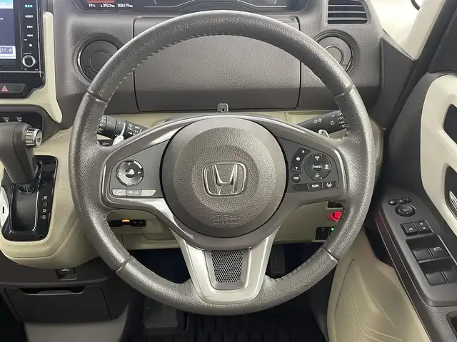 ホンダ Ｎ ＢＯＸ G L ターボ ホンダセンシング 大分県 2019(令1)年 3.7万km プレミアムアイボリーパールⅡ ホンダセンシング/・衝突軽減ブレーキ(CMBS)/・誤発進抑制機能/・後方誤発進抑制機能/・歩行者事故低減ステアリング/・路外逸脱抑制機能/・ACC(アダプティブクルーズコントロール)/・LKAS(車線維持支援システム)/・オートハイビーム/・先行車発進お知らせ機能/・標識認識機能/純正8型ナビ　型式：VXU-195NBi/【フルセグTV、DVD再生可、BT対応、USB】/ステアリングスイッチ/バックカメラ/両側電動スライドドア/ビルトインETC/純正ドライブレコーダー/パドルシフト/アイドリングストップ/横滑り防止装置/電動格納ミラー/純正フロアマット/オートライト/LEDヘッドライト/社外14インチアルミホイール