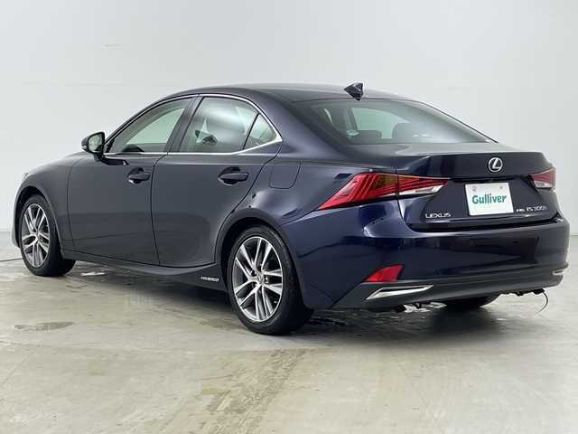 レクサス ＩＳ 300h バージョンL 道央・札幌 2017(平29)年 5.4万km ディープブルーマイカ ・4WD/・寒冷地仕様/・純正ナビ/・BT&CD&SD&フルセグTV/・バックカメラ/・レーダークルーズコントロール/・ブラインドスポットモニター/・レザーシート/・前席シートヒーター&ベンチレーション/・前席パワーシート/・電動サンシェード/・純正ドライブレコーダー/・ビルトインETC/・LEDヘッドライト/・オートライト/・オートマチックハイビーム/・スマートキー/・スペアキー