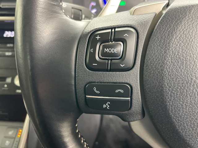 レクサス ＩＳ 300h バージョンL 道央・札幌 2017(平29)年 5.4万km ディープブルーマイカ ・4WD/・寒冷地仕様/・純正ナビ/・BT&CD&SD&フルセグTV/・バックカメラ/・レーダークルーズコントロール/・ブラインドスポットモニター/・レザーシート/・前席シートヒーター&ベンチレーション/・前席パワーシート/・電動サンシェード/・純正ドライブレコーダー/・ビルトインETC/・LEDヘッドライト/・オートライト/・オートマチックハイビーム/・スマートキー/・スペアキー