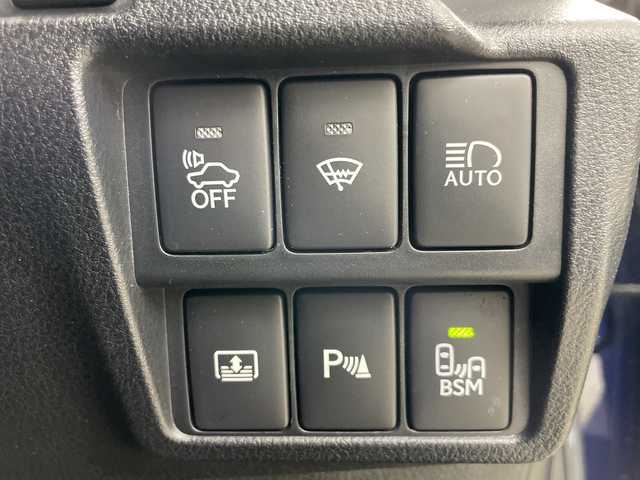 レクサス ＩＳ 300h バージョンL 道央・札幌 2017(平29)年 5.4万km ディープブルーマイカ ・4WD/・寒冷地仕様/・純正ナビ/・BT&CD&SD&フルセグTV/・バックカメラ/・レーダークルーズコントロール/・ブラインドスポットモニター/・レザーシート/・前席シートヒーター&ベンチレーション/・前席パワーシート/・電動サンシェード/・純正ドライブレコーダー/・ビルトインETC/・LEDヘッドライト/・オートライト/・オートマチックハイビーム/・スマートキー/・スペアキー