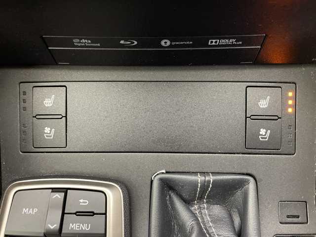 レクサス ＩＳ 300h バージョンL 道央・札幌 2017(平29)年 5.4万km ディープブルーマイカ ・4WD/・寒冷地仕様/・純正ナビ/・BT&CD&SD&フルセグTV/・バックカメラ/・レーダークルーズコントロール/・ブラインドスポットモニター/・レザーシート/・前席シートヒーター&ベンチレーション/・前席パワーシート/・電動サンシェード/・純正ドライブレコーダー/・ビルトインETC/・LEDヘッドライト/・オートライト/・オートマチックハイビーム/・スマートキー/・スペアキー