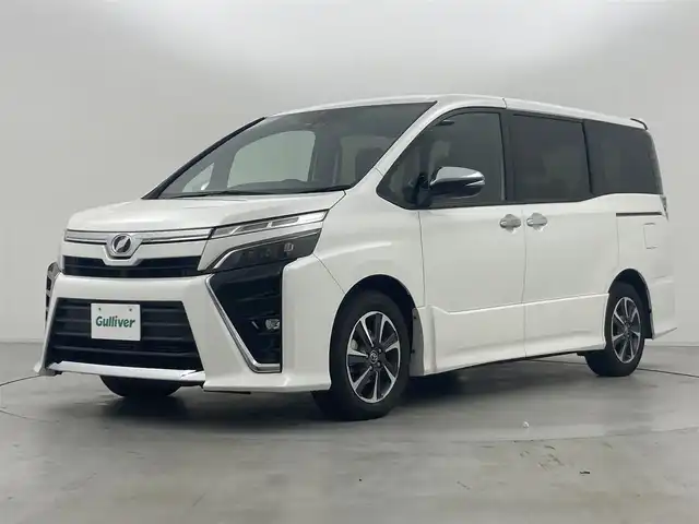 トヨタ ヴォクシー ZS 煌 群馬県 2018(平30)年 1.2万km ホワイトパールクリスタルシャイン アルパイン１１型ナビ（AM/FM/CD/DVD/Bluetooth）　トヨタセーフティセンス　プリクラッシュブレーキ　レーンディパーチャーアラート　オートマチックハイビーム　先行車発進告知　クルーズコントロール　両側パワースライドドア　社外ドライブレコーダー　後席エアコン　ETC