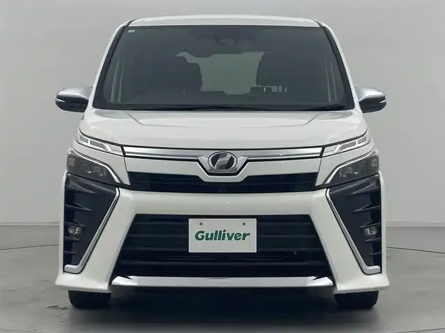 トヨタ ヴォクシー ZS 煌 群馬県 2018(平30)年 1.2万km ホワイトパールクリスタルシャイン アルパイン１１型ナビ（AM/FM/CD/DVD/Bluetooth）　トヨタセーフティセンス　プリクラッシュブレーキ　レーンディパーチャーアラート　オートマチックハイビーム　先行車発進告知　クルーズコントロール　両側パワースライドドア　社外ドライブレコーダー　後席エアコン　ETC