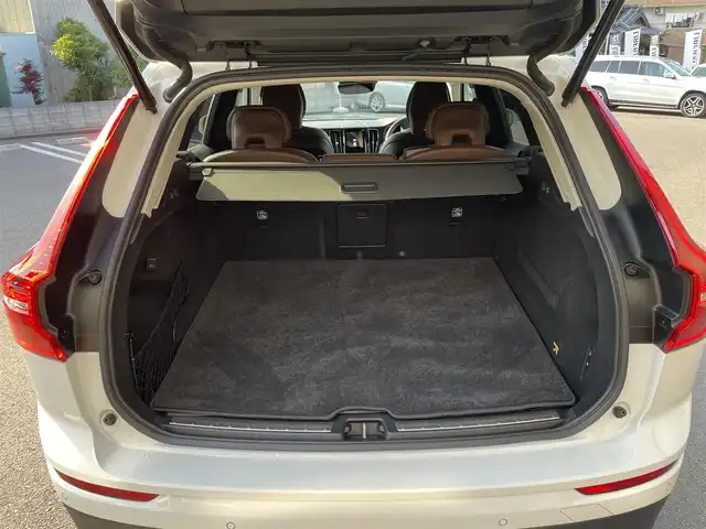 ボルボ ＸＣ６０ D4 AWD モーメンタム 香川県 2018(平30)年 4.6万km 白 純正ナビ/フルセグTV/CD/BT/USB/CarPlay/360°カメラ/衝突軽減ブレーキ/レーンキープアシスト/レーンチェンジアシスト/ブラインドスポットモニター/パークアシスト/ブラウンレザーシート/パワーシート/シートヒーター/スペアキー×1本/取説/保証書/タイヤ4本2.5mm4本交換推奨