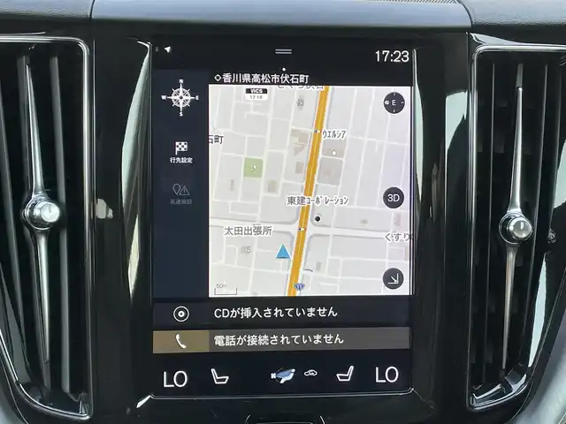 ボルボ ＸＣ６０ D4 AWD モーメンタム 香川県 2018(平30)年 4.6万km 白 純正ナビ/フルセグTV/CD/BT/USB/CarPlay/360°カメラ/衝突軽減ブレーキ/レーンキープアシスト/レーンチェンジアシスト/ブラインドスポットモニター/パークアシスト/ブラウンレザーシート/パワーシート/シートヒーター/スペアキー×1本/取説/保証書/タイヤ4本2.5mm4本交換推奨