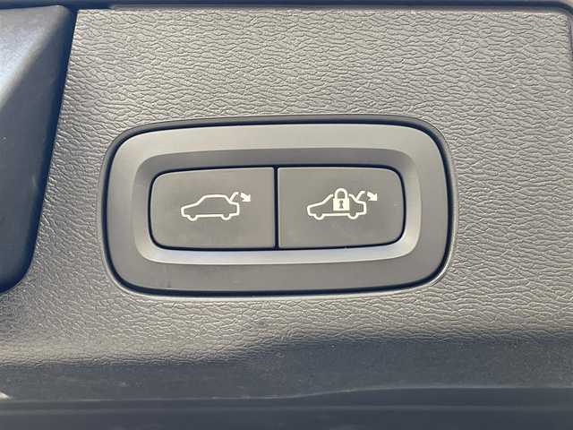 ボルボ ＸＣ６０ D4 AWD モーメンタム 香川県 2018(平30)年 4.6万km 白 純正ナビ/フルセグTV/CD/BT/USB/CarPlay/360°カメラ/衝突軽減ブレーキ/レーンキープアシスト/レーンチェンジアシスト/ブラインドスポットモニター/パークアシスト/ブラウンレザーシート/パワーシート/シートヒーター/スペアキー×1本/取説/保証書/タイヤ4本2.5mm4本交換推奨