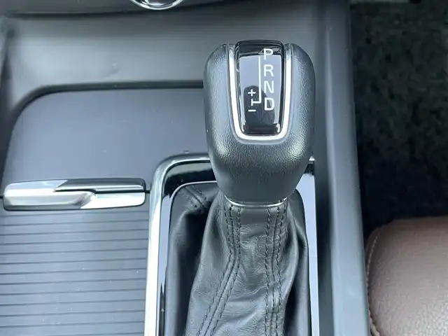 ボルボ ＸＣ６０ D4 AWD モーメンタム 香川県 2018(平30)年 4.6万km 白 純正ナビ/フルセグTV/CD/BT/USB/CarPlay/360°カメラ/衝突軽減ブレーキ/レーンキープアシスト/レーンチェンジアシスト/ブラインドスポットモニター/パークアシスト/ブラウンレザーシート/パワーシート/シートヒーター/スペアキー×1本/取説/保証書/タイヤ4本2.5mm4本交換推奨