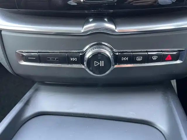 ボルボ ＸＣ６０ D4 AWD モーメンタム 香川県 2018(平30)年 4.6万km 白 純正ナビ/フルセグTV/CD/BT/USB/CarPlay/360°カメラ/衝突軽減ブレーキ/レーンキープアシスト/レーンチェンジアシスト/ブラインドスポットモニター/パークアシスト/ブラウンレザーシート/パワーシート/シートヒーター/スペアキー×1本/取説/保証書/タイヤ4本2.5mm4本交換推奨