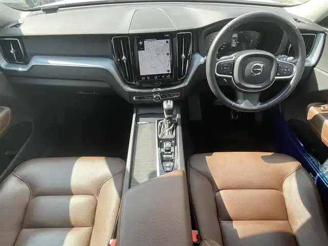 ボルボ ＸＣ６０ D4 AWD モーメンタム 高知県 2018(平30)年 4.6万km クリスタルホワイトP INTELLI SAFE/歩行者・サイクリスト・大型動物検知機能(夜間含む)/インターセクション・サポート(右折時対向車検知機能)/ステアリング・サポート(衝突回避支援機能)/オンカミング・レーン・ミティゲーション/全車追従機能付きACC/パイロット・アシスト(車線維持支援機能)/LKA/LCMA/RSI/DAC/ランオフロード・ミティゲーション/ランオフロード・プロテクション/純正HDDナビ/地デジ/CD/360°カメラシステム/Apple Car Play/純正18インチAW/パーキング・アシスト/ブラウンレザーシート/ETC2.0