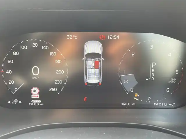 ボルボ ＸＣ６０ D4 AWD モーメンタム 高知県 2018(平30)年 4.6万km クリスタルホワイトP INTELLI SAFE/歩行者・サイクリスト・大型動物検知機能(夜間含む)/インターセクション・サポート(右折時対向車検知機能)/ステアリング・サポート(衝突回避支援機能)/オンカミング・レーン・ミティゲーション/全車追従機能付きACC/パイロット・アシスト(車線維持支援機能)/LKA/LCMA/RSI/DAC/ランオフロード・ミティゲーション/ランオフロード・プロテクション/純正HDDナビ/地デジ/CD/360°カメラシステム/Apple Car Play/純正18インチAW/パーキング・アシスト/ブラウンレザーシート/ETC2.0