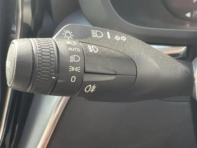 ボルボ ＸＣ６０ D4 AWD モーメンタム 高知県 2018(平30)年 4.6万km クリスタルホワイトP INTELLI SAFE/歩行者・サイクリスト・大型動物検知機能(夜間含む)/インターセクション・サポート(右折時対向車検知機能)/ステアリング・サポート(衝突回避支援機能)/オンカミング・レーン・ミティゲーション/全車追従機能付きACC/パイロット・アシスト(車線維持支援機能)/LKA/LCMA/RSI/DAC/ランオフロード・ミティゲーション/ランオフロード・プロテクション/純正HDDナビ/地デジ/CD/360°カメラシステム/Apple Car Play/純正18インチAW/パーキング・アシスト/ブラウンレザーシート/ETC2.0