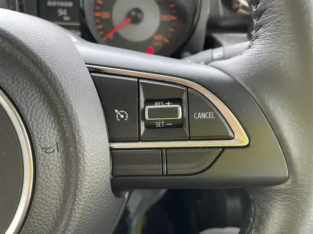 スズキ ジムニー XC 石川県 2022(令4)年 0.9万km ジャングルグリーン 4WD/ターボ/社外8型メモリーナビ/フルセグTV/バックカメラ/LEDヘッドライト/ETC/純正アルミホイール/レーダーブレーキ/シートヒーター/スマートキー/プッシュスタート/電動ミラー/クルーズコントロール/社外グリル/保証書