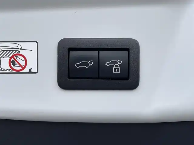 トヨタ プリウス Z 宮崎県 2023(令5)年 5.3万km 白 12.3イン純正ディスプレイオーディオ/全周囲モニター/前席シートヒーター＆エアシート/ステアリングヒーター/レーダークルーズコントロール/ワイヤレス充電/ドライブレコーダー（SDなし）/ブラインドスポットモニター/ETC2.0/電動リアゲート/ステアリングリモコン/オービスレーダー（AR-47LA）/パーキングアシストコントロール/トノカバー