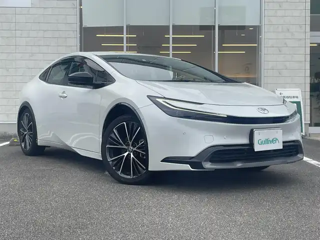トヨタ プリウス Z 宮崎県 2023(令5)年 5.3万km 白 12.3イン純正ディスプレイオーディオ/全周囲モニター/前席シートヒーター＆エアシート/ステアリングヒーター/レーダークルーズコントロール/ワイヤレス充電/ドライブレコーダー（SDなし）/ブラインドスポットモニター/ETC2.0/電動リアゲート/ステアリングリモコン/オービスレーダー（AR-47LA）/パーキングアシストコントロール/トノカバー