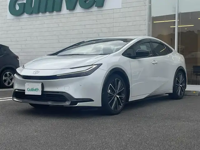 トヨタ プリウス Z 宮崎県 2023(令5)年 5.3万km 白 12.3イン純正ディスプレイオーディオ/全周囲モニター/前席シートヒーター＆エアシート/ステアリングヒーター/レーダークルーズコントロール/ワイヤレス充電/ドライブレコーダー（SDなし）/ブラインドスポットモニター/ETC2.0/電動リアゲート/ステアリングリモコン/オービスレーダー（AR-47LA）/パーキングアシストコントロール/トノカバー