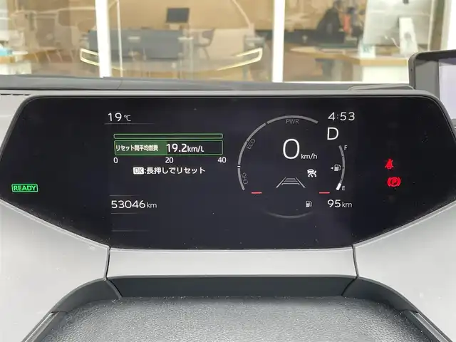 トヨタ プリウス Z 宮崎県 2023(令5)年 5.3万km 白 12.3イン純正ディスプレイオーディオ/全周囲モニター/前席シートヒーター＆エアシート/ステアリングヒーター/レーダークルーズコントロール/ワイヤレス充電/ドライブレコーダー（SDなし）/ブラインドスポットモニター/ETC2.0/電動リアゲート/ステアリングリモコン/オービスレーダー（AR-47LA）/パーキングアシストコントロール/トノカバー