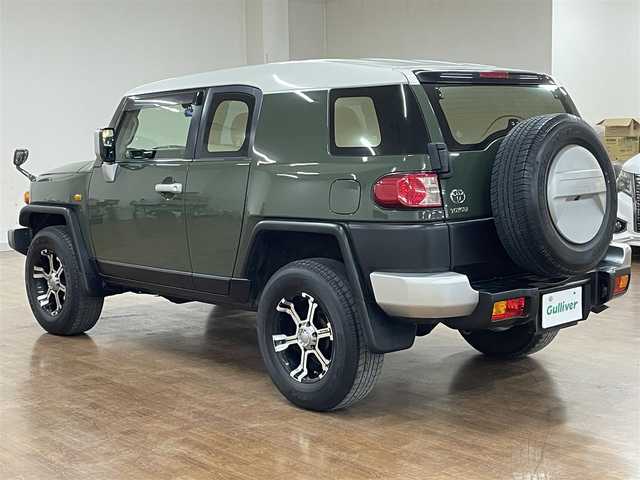トヨタ ＦＪクルーザー 道央・札幌 2013(平25)年 7.6万km 緑Ⅱ 4WD/MKW製17インチAW/純正SDナビ/・フルセグTV/CD/DVD/SD/BT/バックカメラ/社外前後ドライブレコーダー/前後コーナーセンサー/横滑り防止装置/前後フォグライト/ETC/ヘッドライトレベライザー/純正フロアマット/純正ドアバイザー/ステアリングリモコン/背面タイヤ/カーテンエアバッグ/新車時保証書/取扱説明書
